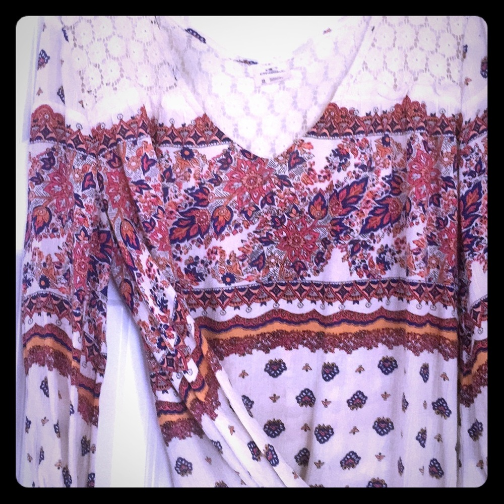 O’Neil 3/4 Sleeve Lace and Print Top! 🎊